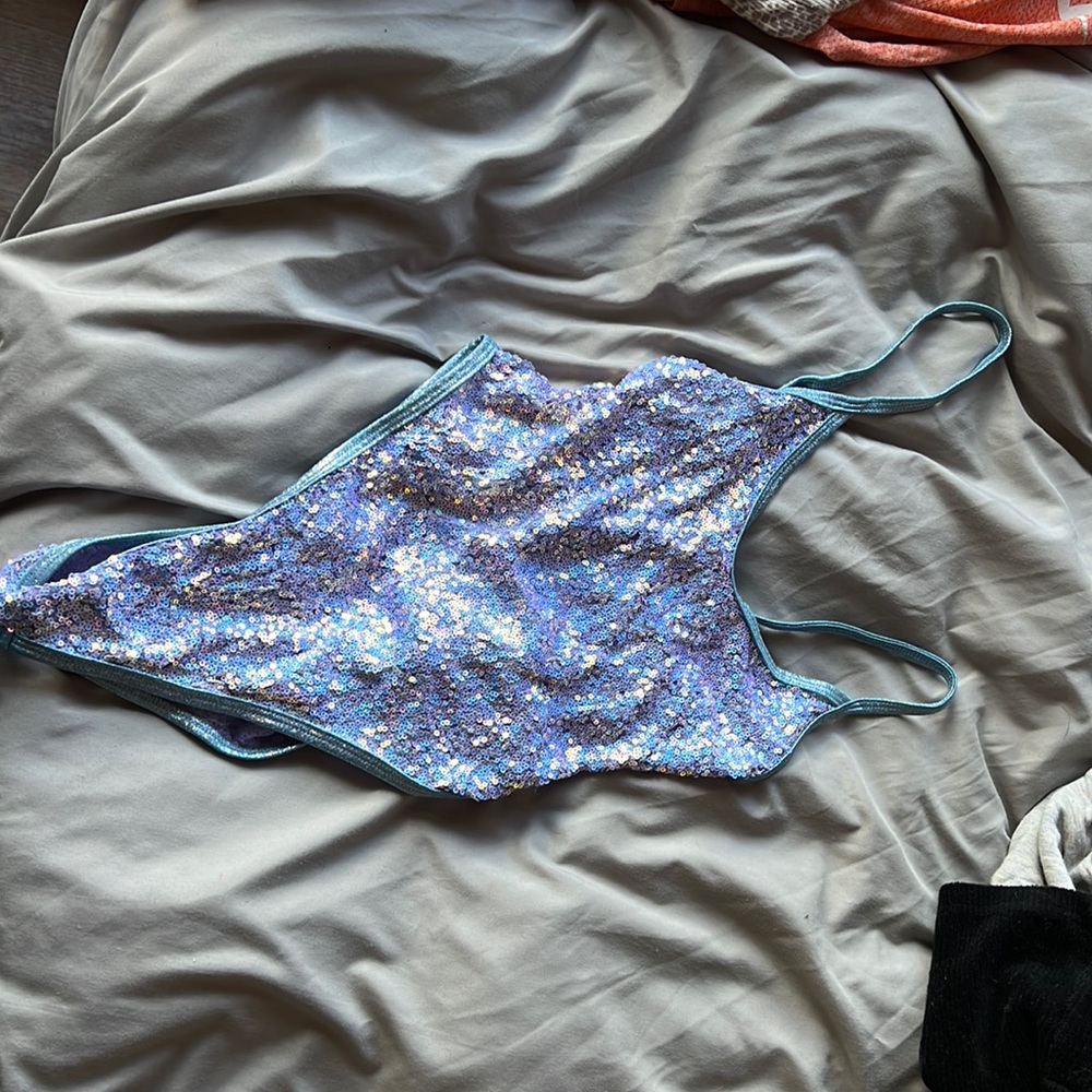 Size lrg body suit